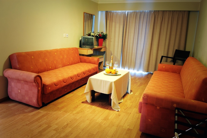 Imagen de los interiores del Hotel Triton, Cos Ciudad. Foto 14