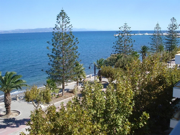 Imagen de los exteriores del Hotel Triton, Cos Ciudad. Foto 13