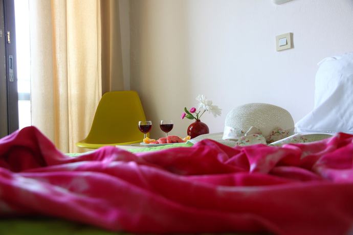 Imagen de la habitación del Hotel Triton Garden. Foto 6