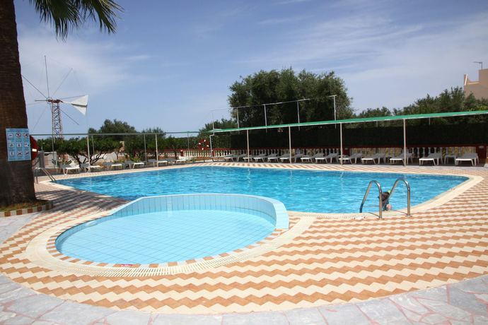 Imagen de la piscina del Hotel Triton Garden. Foto 18