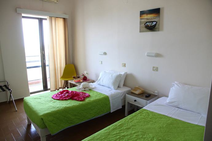 Imagen de la habitación del Hotel Triton Garden. Foto 10