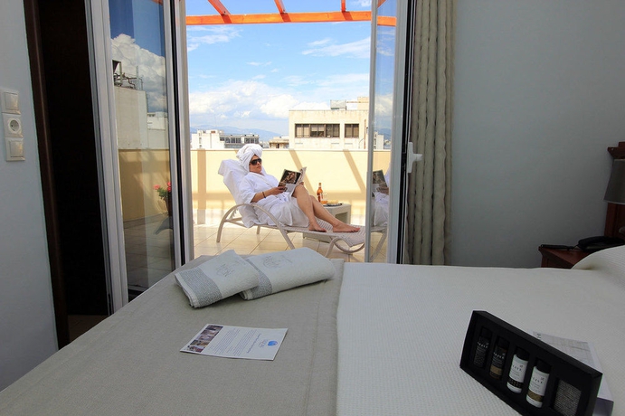 Imagen de la habitación del Hotel Triton, Pireo. Foto 7