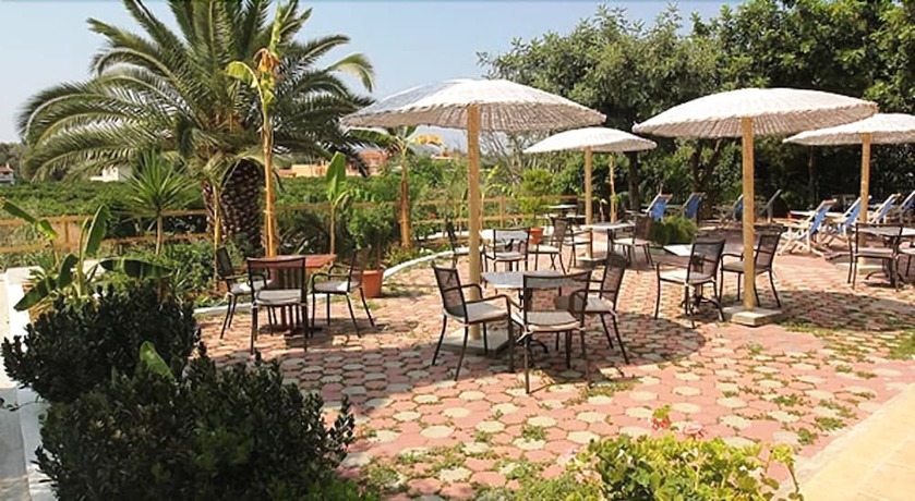 Imagen del bar/restaurante del Hotel Triton and Bungalows. Foto 5