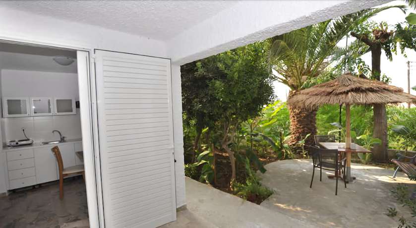 Imagen general del Hotel Triton and Bungalows. Foto 3
