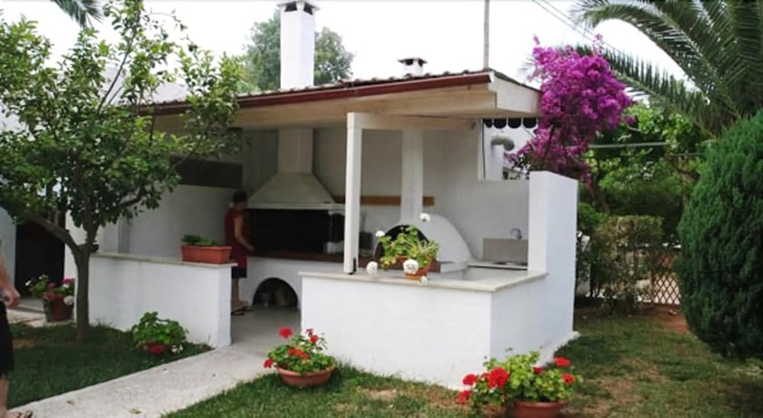 Imagen de los exteriores del Hotel Triton and Bungalows. Foto 14