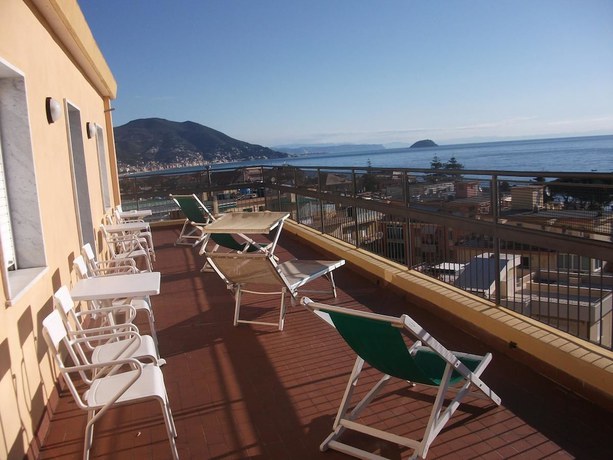 Imagen de los exteriores del Hotel Tritone, Laigueglia. Foto 17