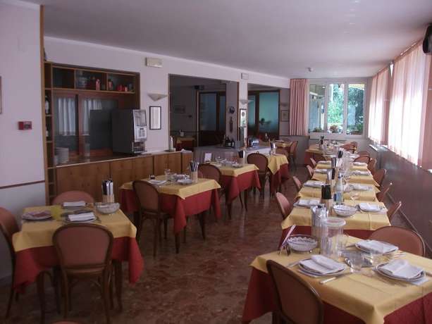 Imagen del bar/restaurante del Hotel Tritone, Laigueglia. Foto 5