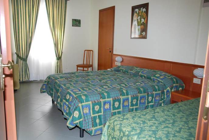 Imagen de la habitación del Hotel Tritone, Laigueglia. Foto 11