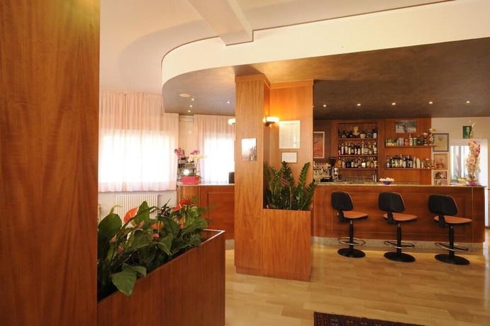 Imagen del bar/restaurante del Hotel Tritone, Laigueglia. Foto 6