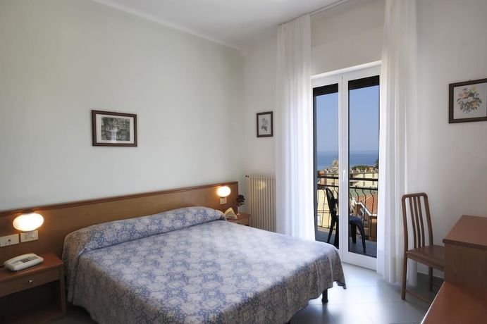 Imagen de la habitación del Hotel Tritone, Laigueglia. Foto 12