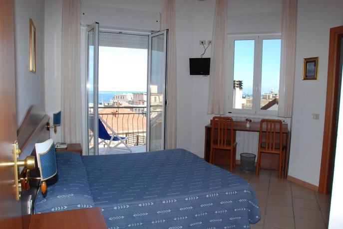 Imagen de la habitación del Hotel Tritone, Laigueglia. Foto 13