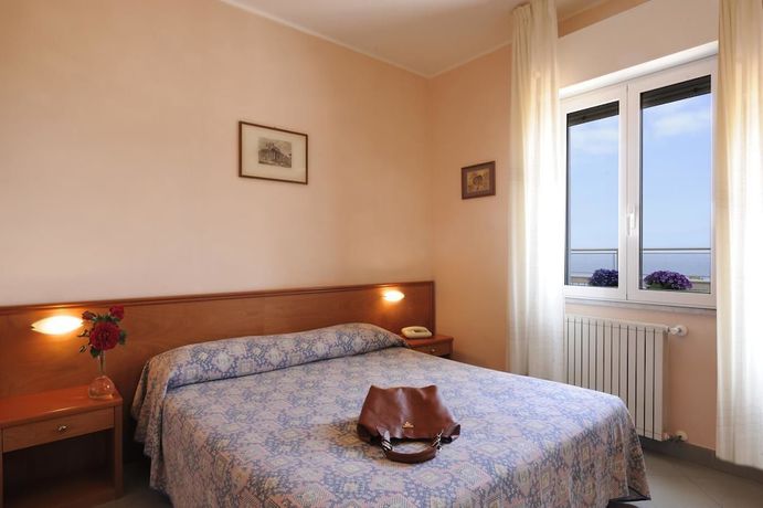 Imagen de la habitación del Hotel Tritone, Laigueglia. Foto 15