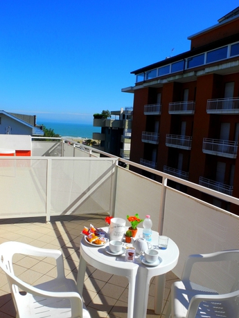 Imagen de los exteriores del Hotel Tritone, Riccione. Foto 9