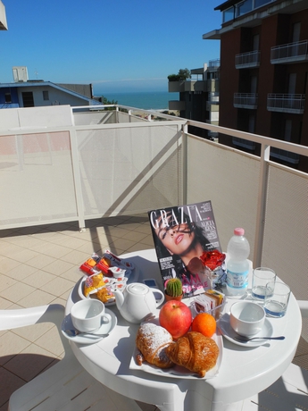 Imagen de los exteriores del Hotel Tritone, Riccione. Foto 10