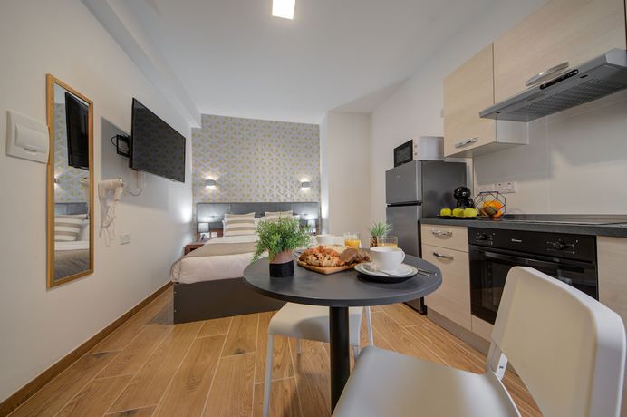 Imagen de la habitación del Hotel Tritoni Marina Apartments and Suites. Foto 2