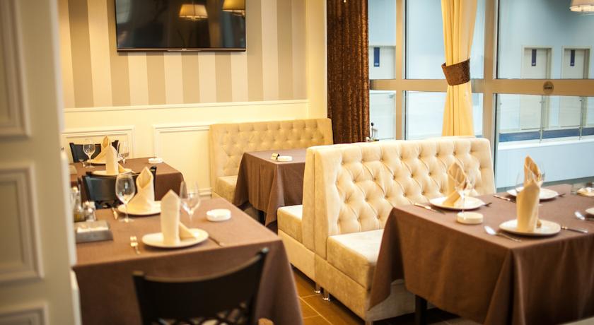 Imagen del bar/restaurante del Hotel Triumph Hotel. Foto 2