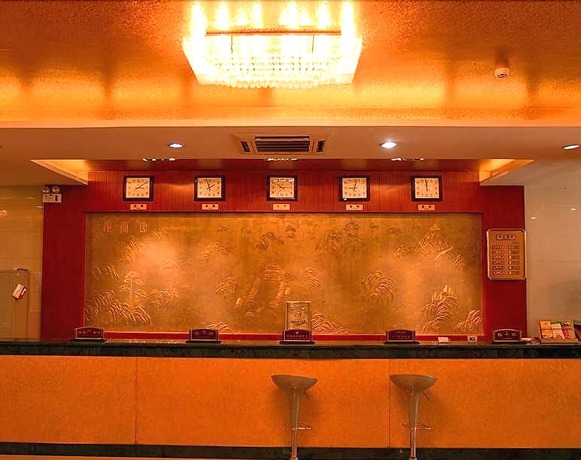 Imagen de los interiores del Hotel Triumph Power Hotel. Foto 17