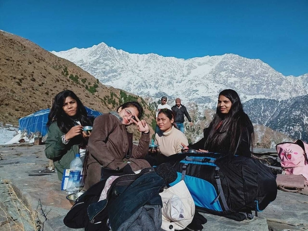 Imagen general del Hotel Triund Trek and Camping. Foto 3