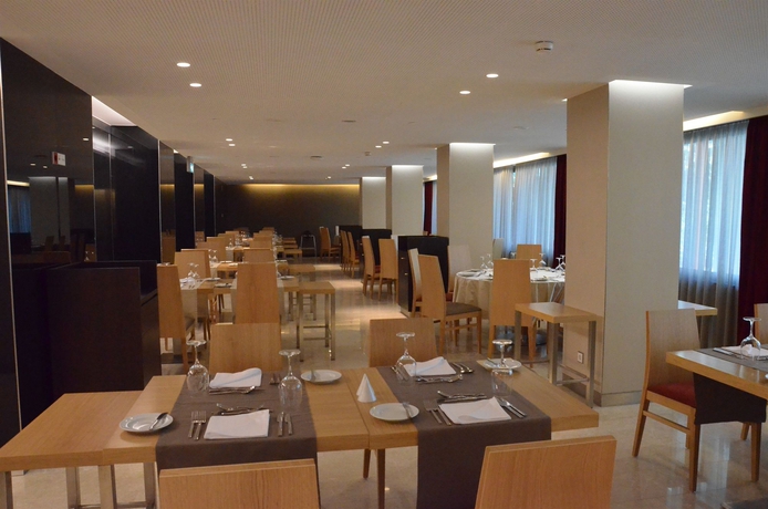 Imagen del bar/restaurante del Hotel Trópico. Foto 3