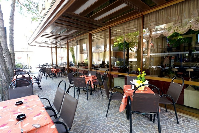 Imagen de los exteriores del Hotel Trocadero, Riccione. Foto 10