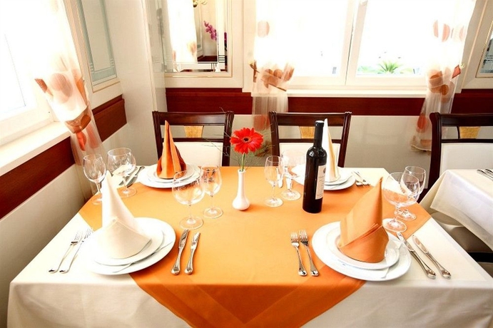 Imagen del bar/restaurante del Hotel Trogir Palace. Foto 6