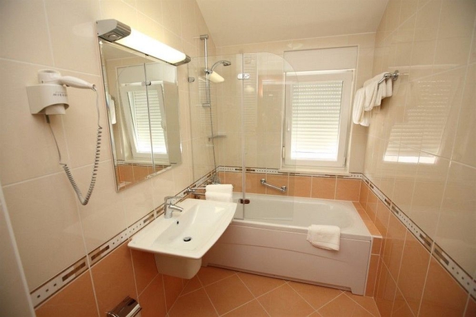 Imagen de la habitación del Hotel Trogir Palace. Foto 12