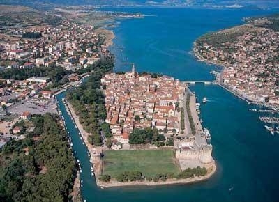 Imagen del bar/restaurante del Hotel Trogirski Dvori. Foto 15