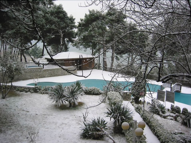 Imagen de la piscina del Hotel Troia Tusan. Foto 18