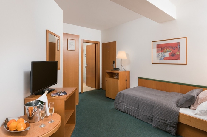 Imagen de la habitación del Hotel Troja. Foto 13