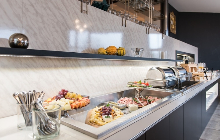 Imagen del bar/restaurante del Hotel Troja. Foto 4