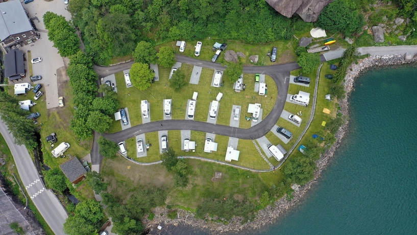 Imagen de los exteriores del Hotel Trolltunga Camping. Foto 10