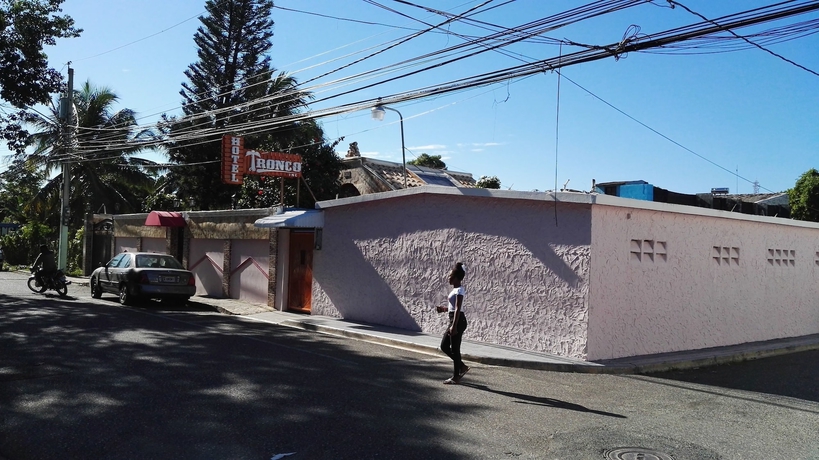 Imagen de los exteriores del Hotel Tronco Inc. Foto 12