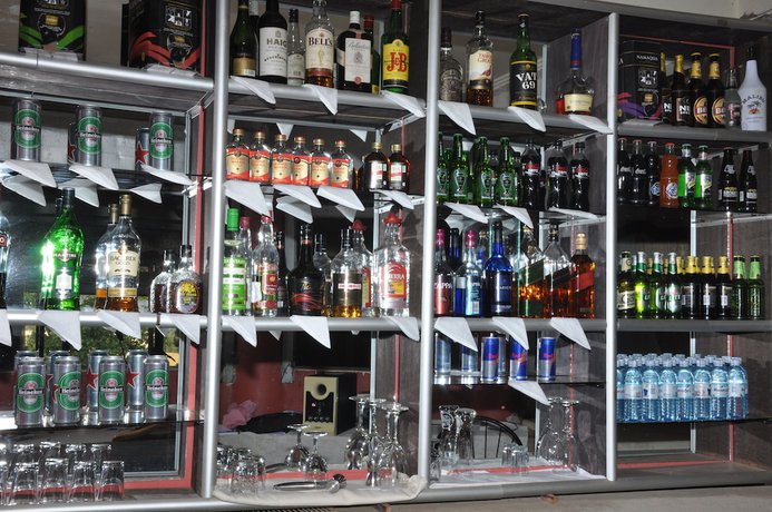 Imagen del bar/restaurante del Hotel Tropic Inn. Foto 2