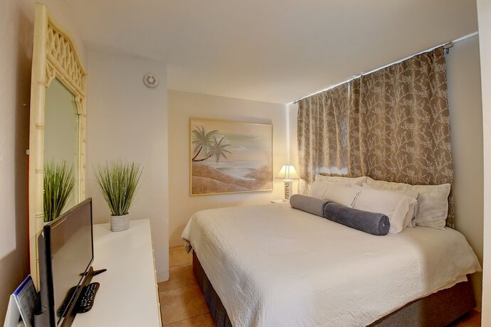 Imagen general del Hotel Tropic Isle Beach Resort. Foto 1