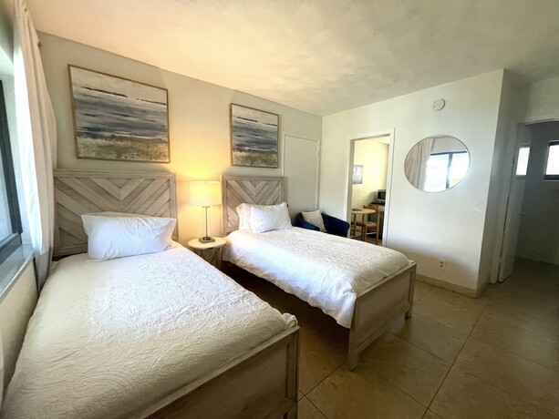 Imagen de la habitación del Hotel Tropic Isle Beach Resort. Foto 15