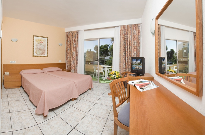 Imagen de la habitación del Hotel Tropical, Bahia San Antonio. Foto 5