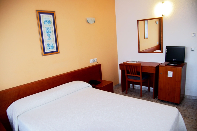 Imagen de la habitación del Hotel Tropical, Bahia San Antonio. Foto 7