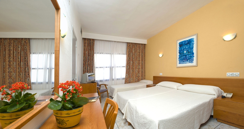 Imagen de la habitación del Hotel Tropical, Bahia San Antonio. Foto 11