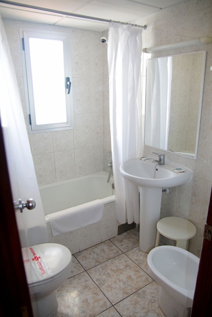 Imagen de la habitación del Hotel Tropical, Bahia San Antonio. Foto 13