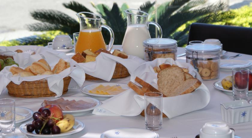 Imagen del bar/restaurante del Hotel Tropical Barra. Foto 4