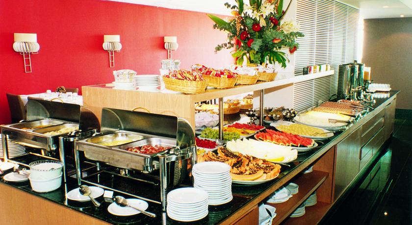 Imagen del bar/restaurante del Hotel Tropical Barra. Foto 5