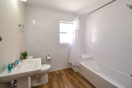 Imagen de la habitación del Hotel Tropical Breeze Resort. Foto 5