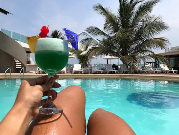 Imagen de la piscina del Hotel Tropical Inn. Foto 17