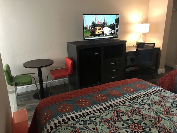 Imagen de la habitación del Hotel Tropical Inn and Suites. Foto 4