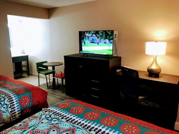 Imagen de la habitación del Hotel Tropical Inn and Suites. Foto 6