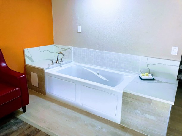 Imagen de la habitación del Hotel Tropical Inn and Suites. Foto 9