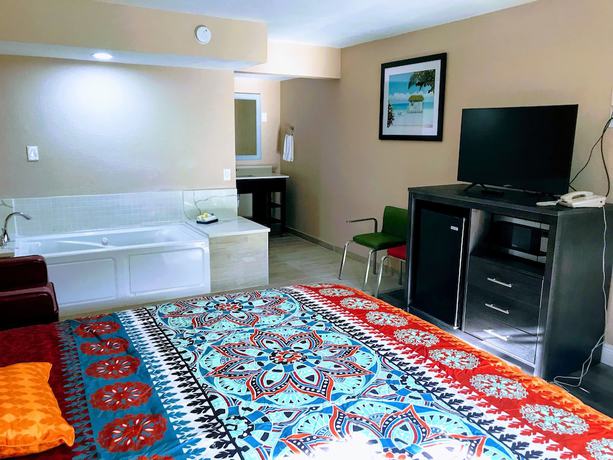 Imagen de la habitación del Hotel Tropical Inn and Suites. Foto 19
