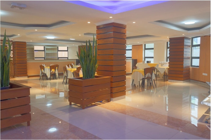 Imagen del bar/restaurante del Hotel Tropical Plaza Apartments. Foto 4