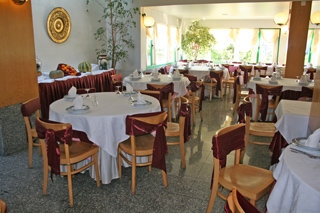 Imagen del bar/restaurante del Hotel Tropical Promises Hotel. Foto 2