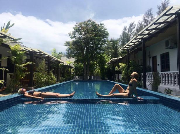 Imagen de la piscina del Hotel Tropical Resort Langkawi. Foto 14